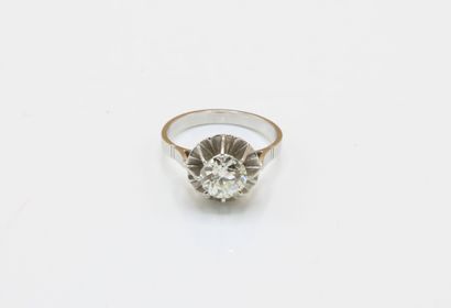Solitaire ring in 18K (750/1000) white gold...
