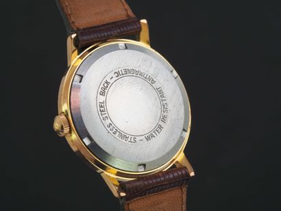 LIP Dauphine
Montre de poignet plaquée or....