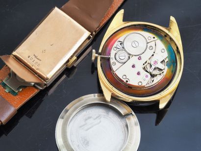 ANOYME / FUTURA
Réunion de deux montres comprenant...