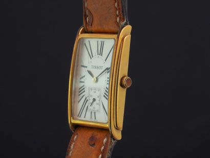 TISSOT
Montre de poignet plaquée or. Boitier...