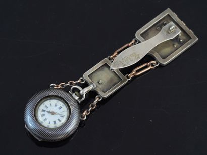 ANONYME
Montre de col avec sa châtelaine...