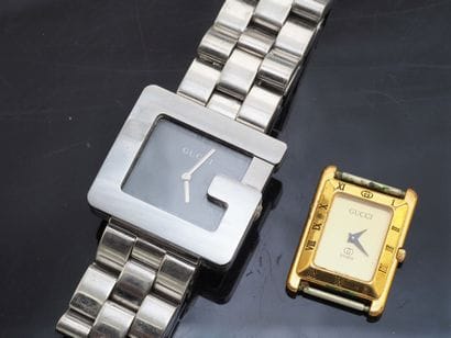 GUCCI
Réunion de deux montres comprenant...