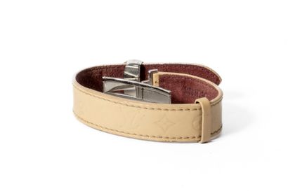 LOUIS VUITTON 
Bracelet en cuir vernis à...