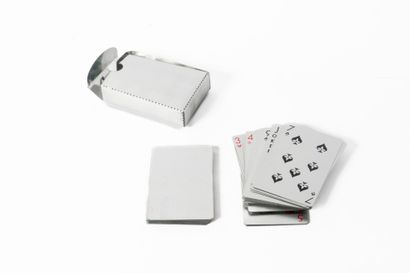 LOUIS VUITTON 
Deux paquets de jeux de cartes...