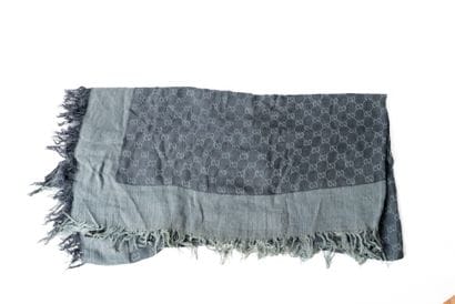 GUCCI
Châle à motif de 