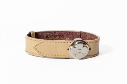 LOUIS VUITTON 
Bracelet en cuir vernis à...