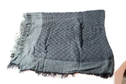 GUCCI
Châle à motif de 