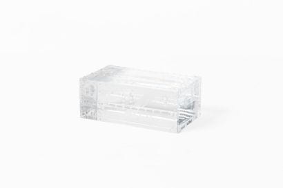 LOUIS VUITTON 
Presse-papier en cristal formant...