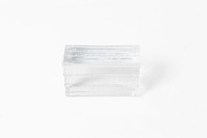 LOUIS VUITTON 
Presse-papier en cristal formant...