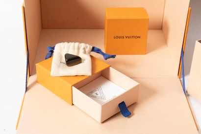 LOUIS VUITTON 
Réunion de quatre boîtes.
Dimensions...