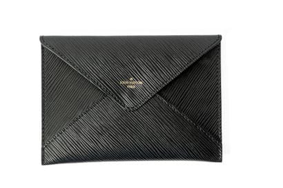 LOUIS VUITTON 
Pochette enveloppe en cuir...