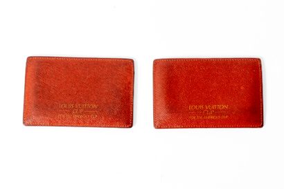 LOUIS VUITTON 
Paire de porte cartes pour...