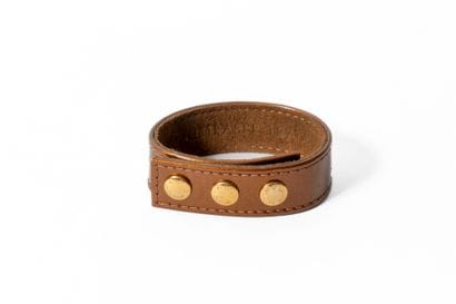 LOUIS VUITTON 
Bracelet en cuir vernis métallisé...
