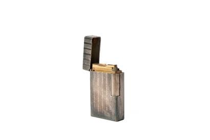 S.T DUPONT
Briquet à gaz en métal argenté...