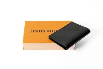 LOUIS VUITTON 
Couverture de passeport en...