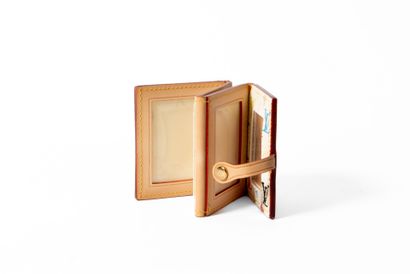LOUIS VUITTON 
Porte photo en toile monogramme...