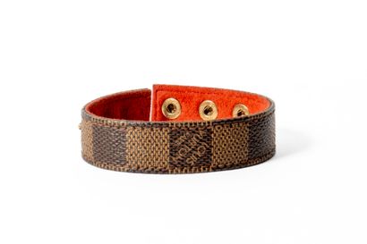 LOUIS VUITTON 
Bracelet en toile à damier...