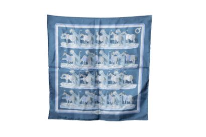 Meeting of 3 scarves

Blue ''écurie'' H_42cm...