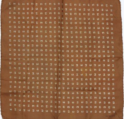 HERMES 
Silk gavroche with horseshoe design.
Dimensions:...