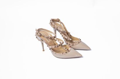 VALENTINO
Cream pump with gold studs
Size:...