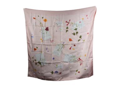HERMES
Silk square.
Des fleurs Pour Le Dire