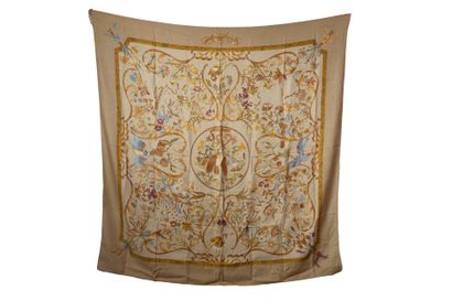 HERMES
Silk shawl.
Model 