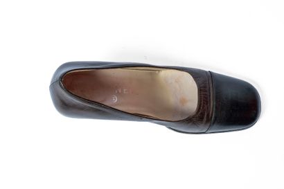 CHANEL
Brown and black leather pumps for...