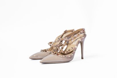 VALENTINO
Cream pump with gold studs
Size:...