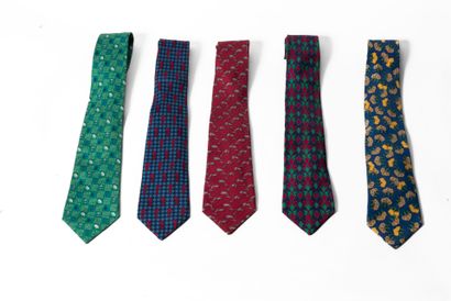 HERMES
Meeting of five silk ties.
Used condition....