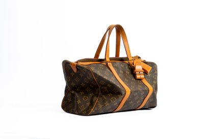 LOUIS VUITTON 
Keepall bag in monogram canvas...