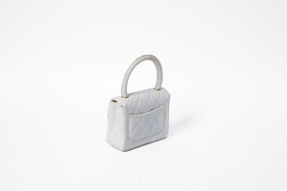 CHANEL
Handbag with flap in white quilted...
