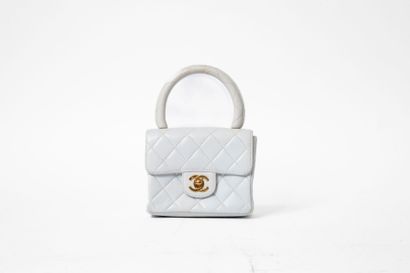 CHANEL
Handbag with flap in white quilted...