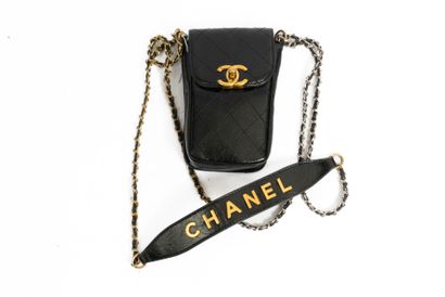 CHANEL BEAUTY 
Shoulder bag in black quilted...