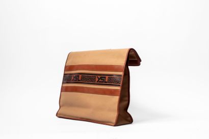 YVES SAINT LAURENT 
Tote bag in beige canvas...