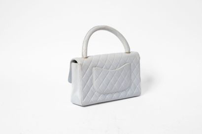 CHANEL
Handbag with flap in white quilted...