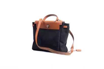 HERMES
Herbag in black canvas and natural...