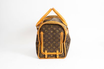 LOUIS VUITTON
Cat-dog bag in monogram canvas...