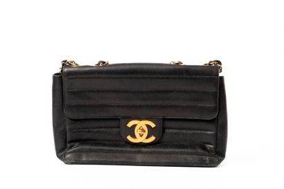 CHANEL
Classic Jumbo bag in black caviar...
