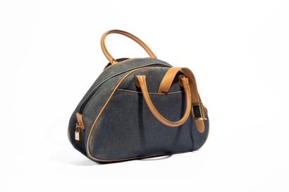 CHRISTIAN DIOR
Saddle Bowler bag in blue...