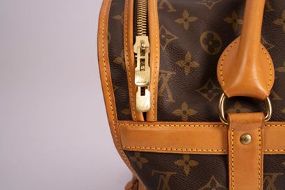 LOUIS VUITTON
Cat-dog bag in monogram canvas...