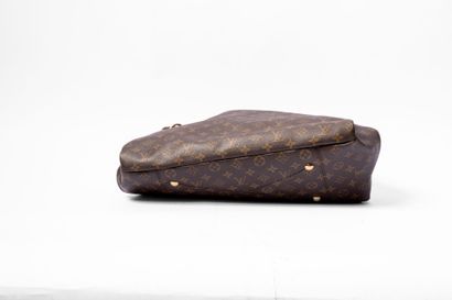 LOUIS VUITTON
Artsy bag in monogram canvas...