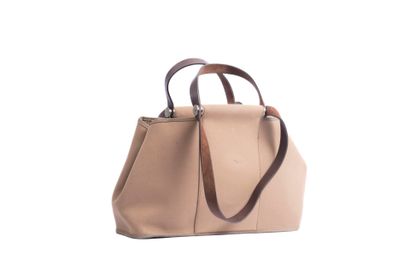 HERMES 
Tote bag in coffee-colored canvas...