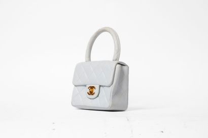 CHANEL
Handbag with flap in white quilted...