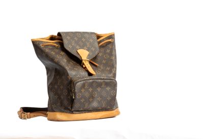 LOUIS VUITTON
Montsouris backpack in monogram...