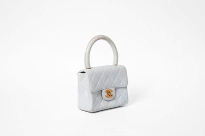 CHANEL
Handbag with flap in white quilted...