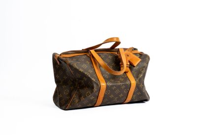 LOUIS VUITTON 
Keepall bag in monogram canvas...