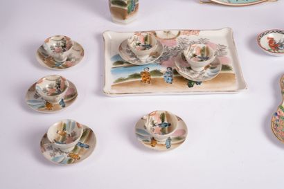CHINA, 20th century
Reunion of enameled porcelain...