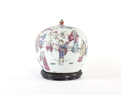 CHINA, 20th century
A globular ginger pot...