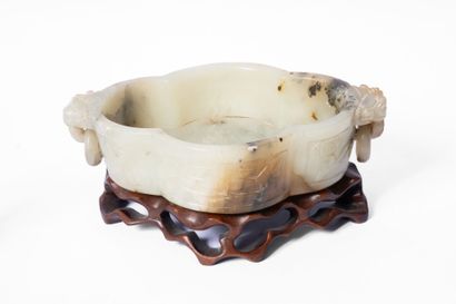 CHINA, 20th century
Four-lobed jade bowl...