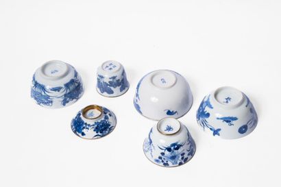 CHINA, 20th century
Set of five porcelain...